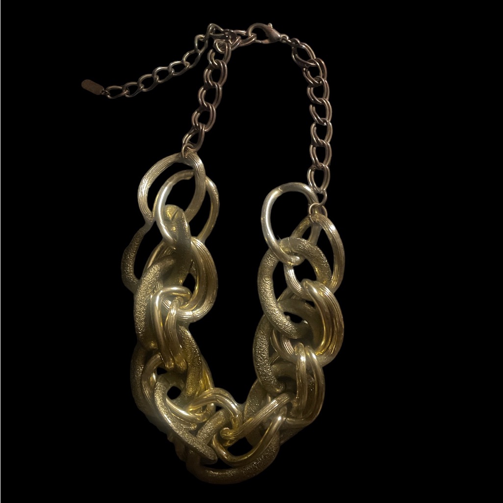 1980 Gold Bulky Link Chain 25$